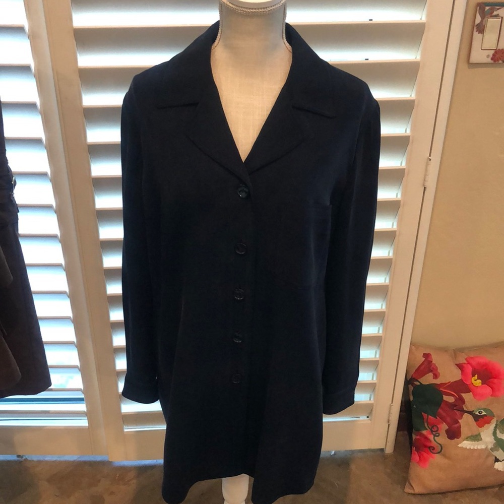 Dana Buchman 100% silk blouse. Fully lined. Extra buttons. Can be a jacket too!